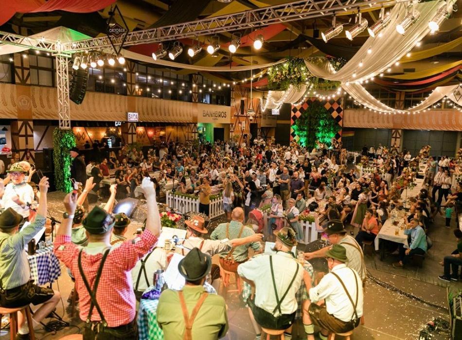 Quartos Proximos A Oktoberfest, Em בלומנאו מראה חיצוני תמונה